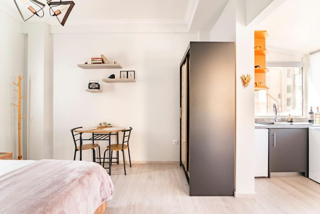 Apartamento Under The Hill Atenas Exterior foto