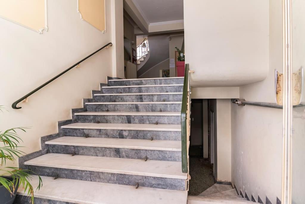 Apartamento Under The Hill Atenas Exterior foto