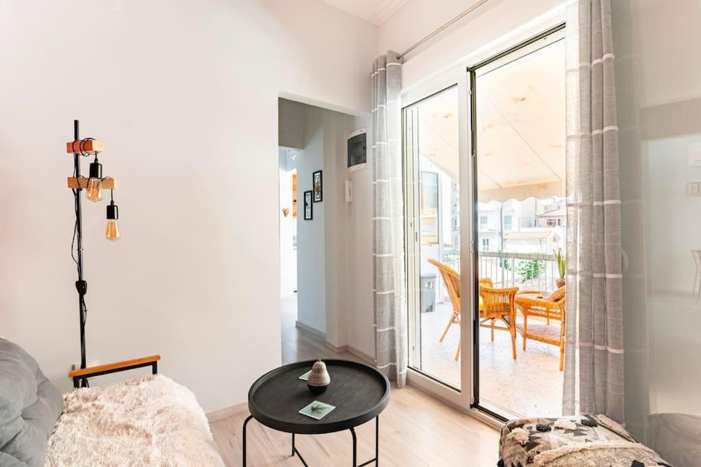 Apartamento Under The Hill Atenas Exterior foto